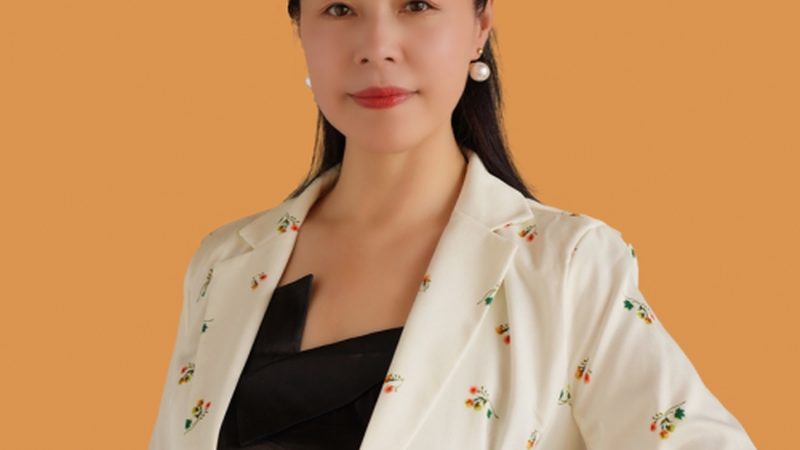 以下是一些在纪录片脚本写作领域具有较高知名度的服务机构：